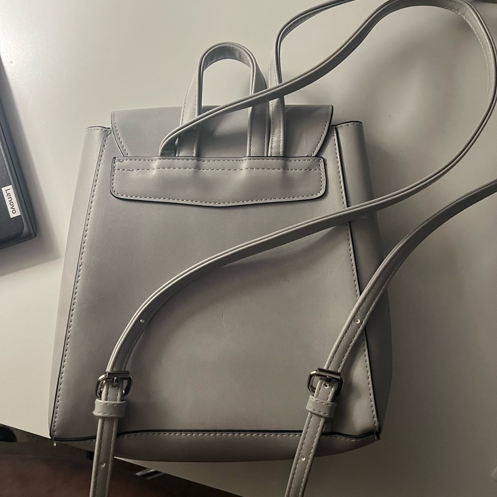 gray backpack - Picture 3 of 3